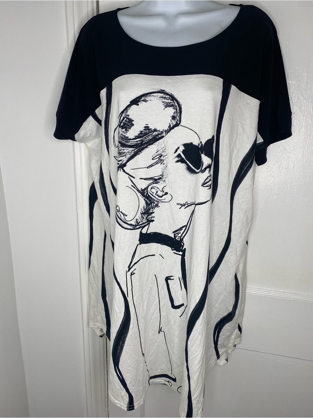 Joseph Ribkoff Black &  White Luxury Graphic Short-Sleeve Designer Top